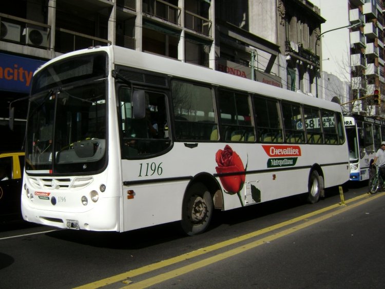 CHEVALLIER METROPOLITANA
Línea 194 (Buenos Aires), interno 1196

Un Chevallier Metropolitana con interno de la 365.
Foto 29 de Mayo 2012 Pueyrredón y Córdoba, CABA
HUF 718

