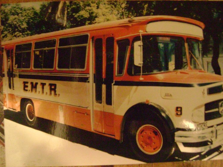 Mercedes-Benz LO 1114 - El Detalle - EMTR
B.1492422

Línea 2 (Bdo.Irigoyen), interno 9

¿De donde será esta linea?
Foto del Sr. Bilbao (Colcam). Archivo Carrocerías San Miguel.

Respuesta de [url=https://www.facebook.com/photo/?fbid=10218366920948237&set=pob.100000175843151]Juan Correcher[/url]
