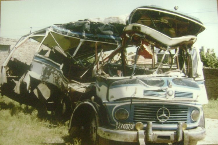 Mercedes Benz LO 1114 - Alcorta AL - Transporte Ideal San Justo
B.1776070
Unidad alcancaza por una formaciòn ferroviaria a mediados de los años 80. Circulaba en la Linea 620.
Palabras clave: Nuevo Ideal