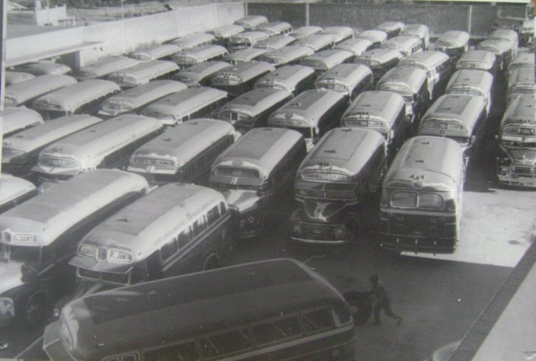 Transporte Ideal San Justo - Terminal
Fotografía gentileza de : Nuevo Ideal Sociedad Anonima, toma aera sesentosa de la terminal de Transporte Ideal San Justo.
[Datos de derecha a izquierda, de abajo hacía arriba]
