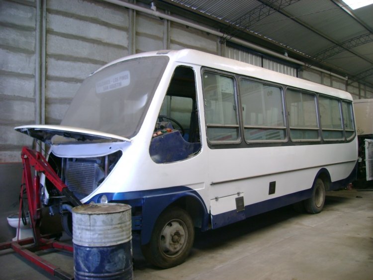 Mercedes-Benz LO 814 - Metalpar - El Serranito S.R.L.
Una de las 6 unidades con los que cuenta la Línea 511 (ex 3) de Balcarce, en pleno proceso de reparación.
Este coche proviene de alguna Linea 18 del interior (la cartelera era fondo amarillo con el numero en rojo).
Palabras clave: Metalpar