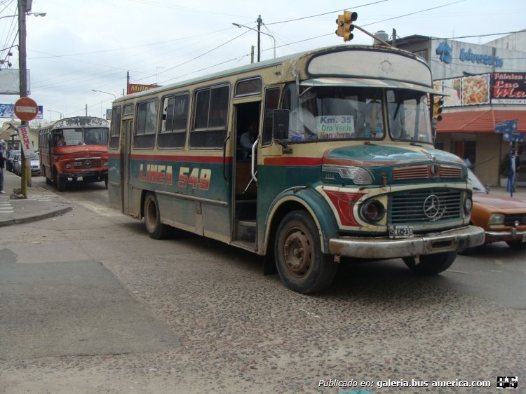 Mercedes-Benz LO 1114 - La Favorita - G.Catán,Oro Verde,S.Javier
B 2143103 - SMY 234

Línea G.Catán-Oro Verde-S.Javier (Pdo. La Matanza)
Ex línea 549 (Pdo. Lomas de Zamora)

Esta unidad trabajó muchísimo tiempo en la Línea 549 de Temperley, aunque ya para 2011 no lo hacía. Hoy, mas de 3 años después de su retirada de la linea original, sigue pintado tal cual se fue, y abarrotado de gente tal vez como nunca antes.

