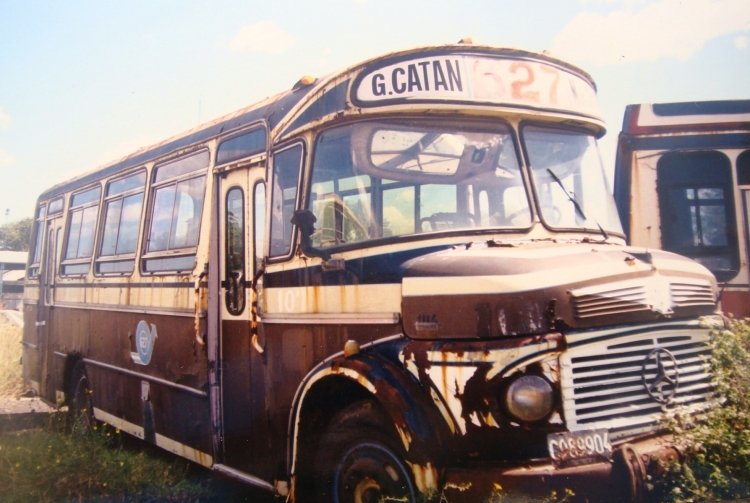 Mercedes-Benz LO 1114 - Crovara - Transportes Unidos de la Provincia
C 989904
Línea 627 - Interno 107
Crovara modelo 1979, predio empresa DOTA en Puente La Noria, Abril de 2000.
