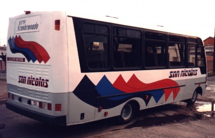 Mercedes-Benz LO 814 - Corwin - San Nicolás
San Nicolás
Toma trasera del mismo coche de la foto anterior.

Foto: Gentileza de Corwin

http://galeria.bus-america.com/displayimage.php?pos=-28757

