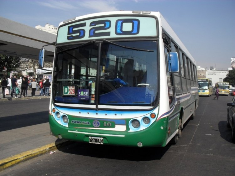 Mercedes-Benz OH 1315 L - Metalpar - Micro Ómnibus Avenida
FSG 146
Línea 520 - Interno 10
Esta unidad está cubriendo la parte comunal de Lanús, de lo que fuera 
la linea 529 "Transportes El Sol", luego alargada a Puente Uriburu 
(lado Provincia) y renumerada 442. 
En MOA, y como ramal de la 520, solo cubre la parte del partido de Lanús. 
Ex Línea 343 - Interno 79
