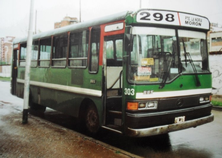 Mercedes-Benz OH 1316 - BUS - La Cabaña
C 1619422 - TAV 179
Línea 298 - Interno 303
Primerísimos tiempos de la Linea 298 bajo la tutela de "La Cabaña", quien 
recurrió a unidades radiadas de varias empresas para empezar a prestar el 
servicio de la nueva linea. 
En este caso, un Bus llegado de la Linea 33 (ex Interno 269), con pasado 
también en la 161 (ex interno 155) y en COPLA, donde fue el interno 95. 
Pero aquí no termino su historia. Al ser dado de baja de "La Cabaña", tiró unos 
añitos mas en "La Perlita", donde recibió el interno 79.
