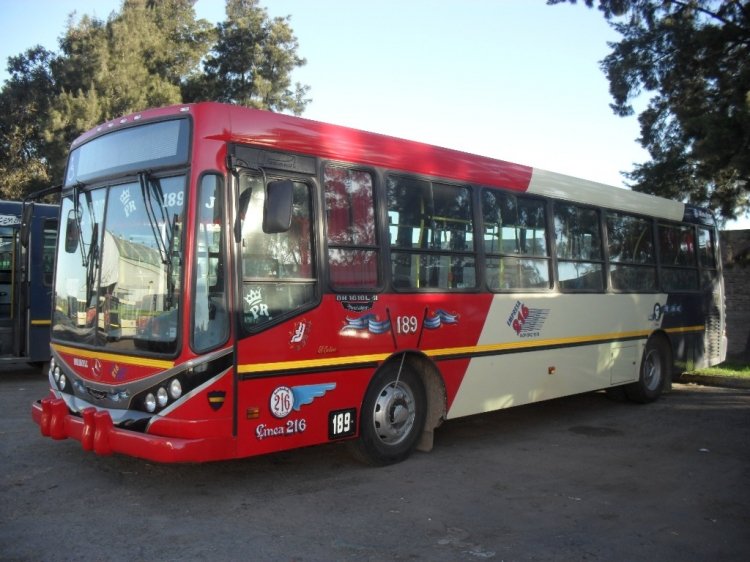 Mercedes-Benz OH 1618 L - Metalpar - Empresa Línea 216
Línea 269 - Interno 189
Segunda unidad que vuelve a tener el clásico escudito que identificó 
a las unidades entre 1980 y 1995, cuando la "216" cambió la librea. 
Es solo un regreso por impulso de un componente, lamentablemente.
