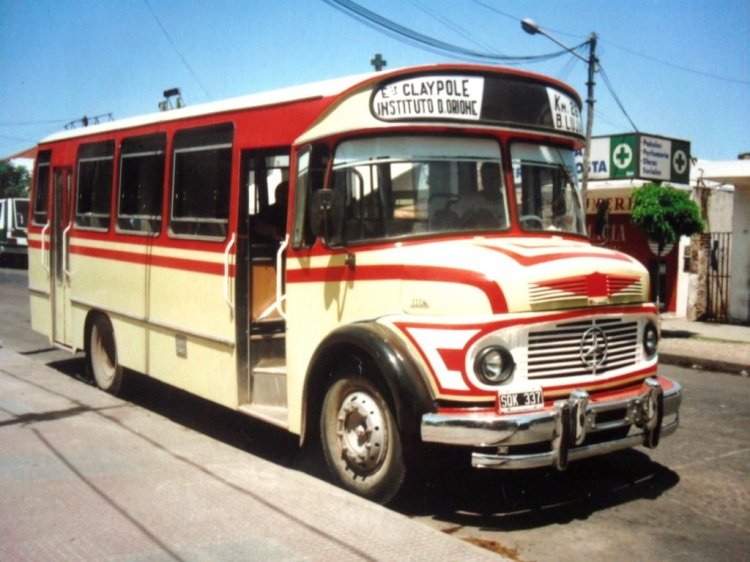 Mercedes-Benz LO 1114 - Crovara - Empresa Las Malvinas
B 2133969 - SQK 337
Otro Las Malvinas, en este caso un ex La Cabaña (ex Lin.172 Int.43)
