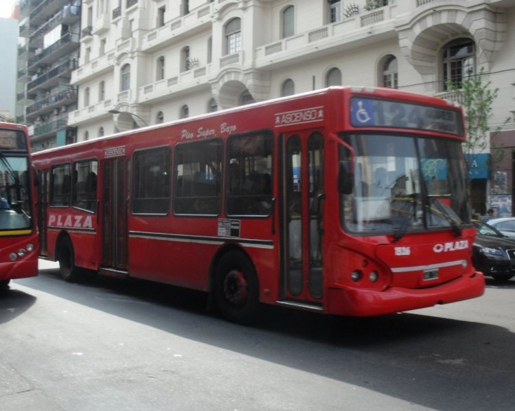 T.A.T.S.A. - Puma D 12 - Plaza
Línea 124 - Interno 1526
Cartelera ploteada en letras negras... sobre fondo negro. 
Imagen que ya empieza a ser pasado. La nueva 124 será bien prolijita. 
Corrientes y Pueyrredón, Martes 15 de Octubre de 2013

http://galeria.bus-america.com/displayimage.php?pid=32094
