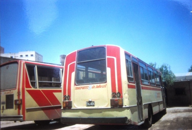 Mercedes-Benz LO 1114 - Crovara - Transportes 9 de Julio
B 2169634 - WSQ 855
Línea 543 - Interno 20
El mas longevo de los 1114 de la "9 de Julio", junto al 4 Suyai. 
Hoy sigue recorriendo las calles de Mar del Plata transformado en escolar. 
Su luneta partida y su casi única puerta de 4 vidrios en un 
Crovara lo delatan a su paso. 
Esta foto está tomada en las inmediaciones del Hospital Regional donde 
tenía una esquina con una casilla bien terminada que oficiaba de control y 
sala de espera de los choferes, frente a la EG3 de la TOGP, el 4 de Enero de 1999.

http://galeria.bus-america.com/displayimage.php?pos=-28085
