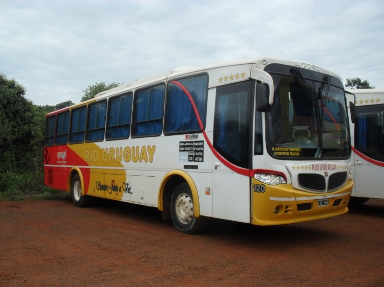 Mercedes-Benz OF 1418 - Ar-Mar - Río Uruguay
LOE 884
[url=https://bus-america.com/galeria/displayimage.php?pid=48995]https://bus-america.com/galeria/displayimage.php?pid=48995[/url]
[url=https://bus-america.com/galeria/displayimage.php?pid=48996]https://bus-america.com/galeria/displayimage.php?pid=48996[/url]
[url=https://bus-america.com/galeria/displayimage.php?pid=48997]https://bus-america.com/galeria/displayimage.php?pid=48997[/url]
[url=https://bus-america.com/galeria/displayimage.php?pid=48998]https://bus-america.com/galeria/displayimage.php?pid=48998[/url]

Rio Uruguay (Pto. Iguazú), interno 120

En Julio de 2012, Río Uruguay se hizo cargo de todos los servicios de T.A. El Practico. Hoy la flota está compuesta en su inmensa mayoría por unidades carrozadas por Italbus, excepto este Armar. 
Todos los coches llevan ploteado en su frente y lateral la frase "Al Servicio de Transporte Automotor El Practico". Hay coches como este sin puerta trasera y otros de configuración urbana.
