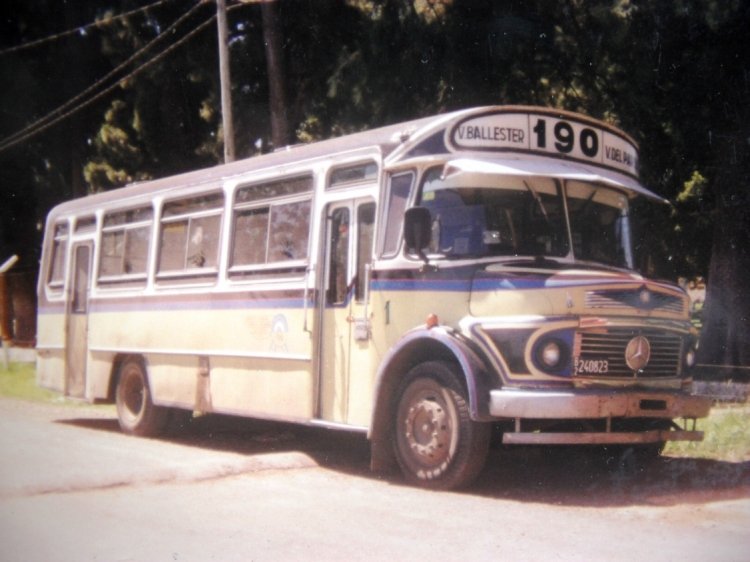 Mercedes-Benz LO 1114 - El Diseño  M-MB-LO 1114/517-002 - Empresa General Manuel Belgrano
B 2240823 - WKB 091
Línea 190 - Interno 1
Carrocería circa 1980 a 1983, chasis 1990. Recarrozado o retruchado. 
Ruedas de 10 tuercas. Foto tomada en el predio de la UTA, en 
Febrero de 1998.
