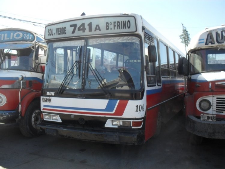 Mercedes-Benz OHL 1320 - BUS - Transportes Sargento Cabral
AKP 211
Línea 741 A - Interno 104
TRISTE FINAL
En este caso, amén de que también esta desguazado, me sorprendió el destino "Barrio Frino" en la cartelera...
 
Palabras clave: BUS