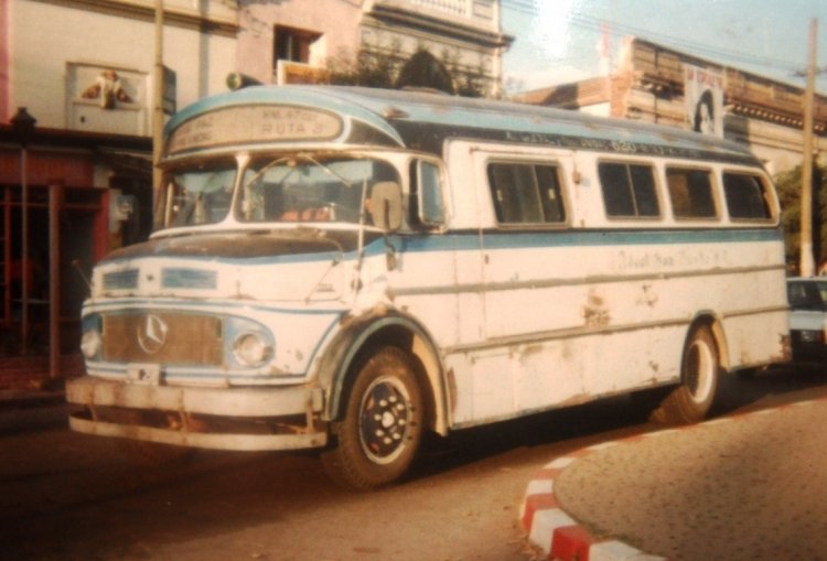 Mercedes-Benz LO 1112 - Braje - Particular
B.802429 - RMK 258
Foto sacada en 1995, en la Ciudad de General Rodriguez, a este 
viejito ex 620, que se presentaba sorpresivamente de manera 
intacta, conservando leyendas en el costado, en el techo y en la cartelera... 
Pero, ¿Que carrocería es? ¿Está reformada esa enorme puerta delantera?

http://galeria.bus-america.com/displayimage.php?pid=38665
