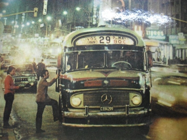 Mercedes-Benz LO 1114 - El Indio - Pedro de Mendoza
C 334299
Tapa de un disco simple de vinilo que traía 2 temas: "El tango del colectivero" y "El día que me quieras"
Editado por Mercedes Benz, según pude ver en la parte posterior del "simple"
Palabras clave: Linea 29