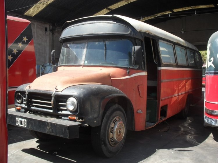 Bedford - El Detalle - 9 De Julio
S 026278 - XIU 703
Unidad adquirida por la Linea 109 para realizar el segundo coche insignia de "Transportes 9 de Julio".
Foto del Sábado 16 de Febrero de 2013, en la empresa en Liniers.
Palabras clave: EL DETALLE