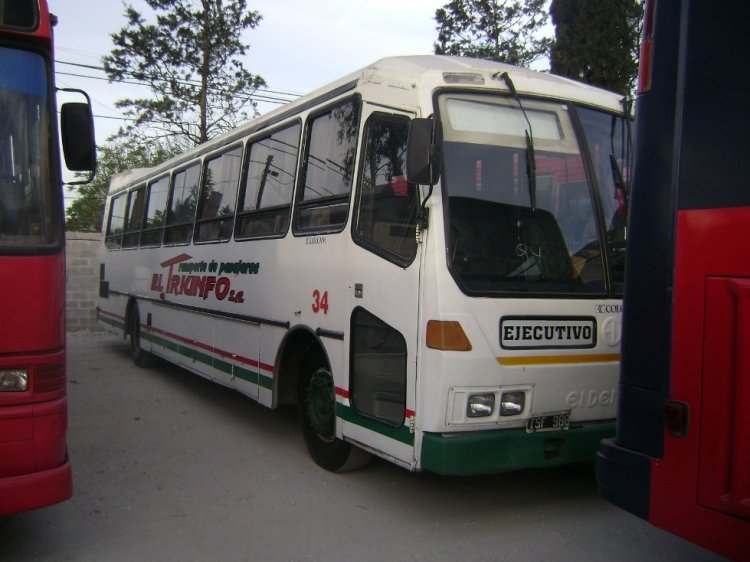 El Detalle OA 101 - El Triunfo (San Juan)
J 077092 - TSF 988
Interno 34
OA101 de El Triunfo, servicio ejecutivo
Foto en Colcam Moreno, 24 de Septiembre de 2008.
Palabras clave: EL TRIUNFO