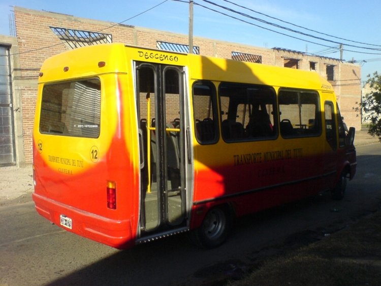 Iveco Turbo Daily - Manhjos - Transporte Municipal del Tuyú
CQW 079
Línea Zona Sur - Interno 12
Ahora en primer plano las reformas hechas en la carrocería a este 
Manhjos, con la apertura de puerta trasera y la reforma en la culata, 
con la supresión de la puerta de equipaje. Caseros, 06/06/2009. 
Foto Gentileza Bi-Met.

http://galeria.bus-america.com/displayimage.php?pos=-28759
http://galeria.bus-america.com/displayimage.php?pos=-28764
http://galeria.bus-america.com/displayimage.php?pos=-28787
