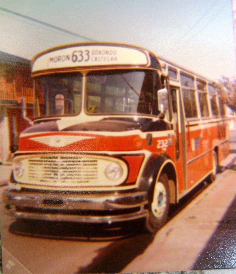 Mercedes-Benz LO 1114 - ALA (Prima) - Línea 216
Línea 633 - Interno 232
Ala 1114 modelo 1985. En la 633 hubo 2. Este y el 215. De la flota de
Palabras clave: 633 216 232