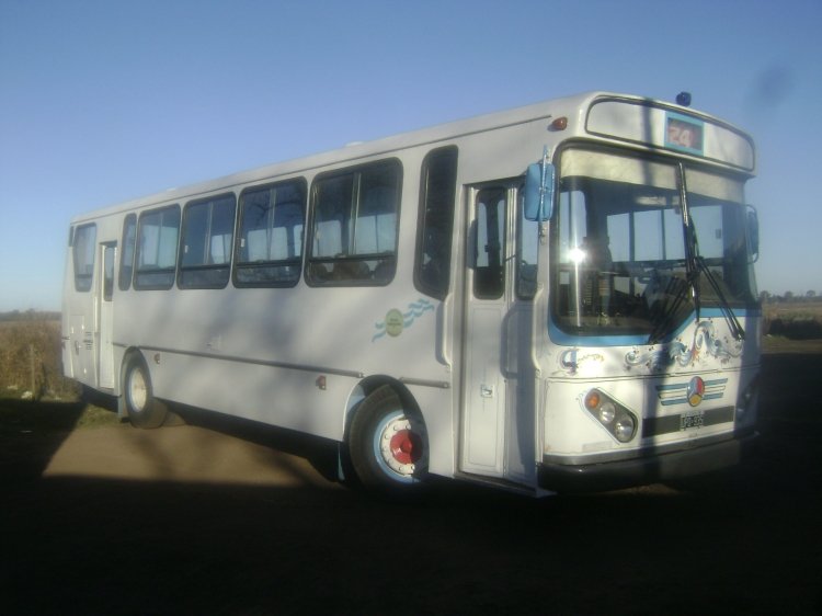 Mercedes-Benz OH 1320 - Tramat - E.T. Fortín Federación
M 304511 - UPO935
Linea 524 - Interno 4
Junio de 2009, intento de desembarco de gente allegada a la Martìn Güemes de Mar del Plata en las lineas locales de Junin.
 Finalmente no llegò a circular, y unos veinte coches preparados a tal fin volvieron a la ciudad costera.
Las lineas iban a ser 521 a 525, aprovechando las carteleras de la Güemes...
Palabras clave: Junin