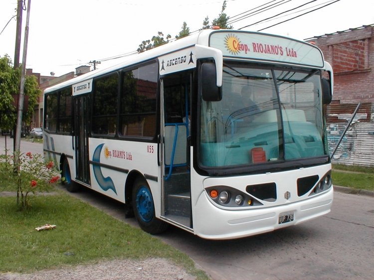 Mercedes-Benz OF 1214 - Bi-Met - Cooperativa Riojano´s
C 1424446 - VUP 736
Linea 1 - Interno 55
Ex carrocería Supercar, restaurado a nuevo por Bi-Met.
Modelo 1988.
http://galeria.bus-america.com/displayimage.php?pos=-22639
Palabras clave: Cooperativa Riojanos