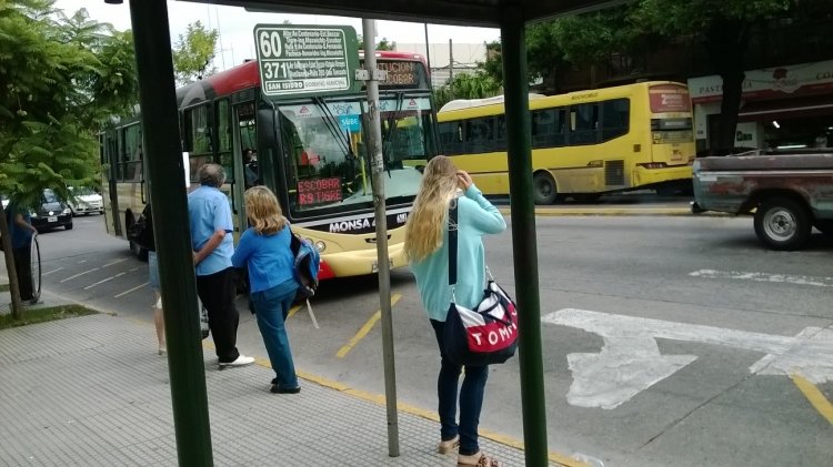 Agrale MT 15 - Metalpar - M.O.N.S.A.
Línea 60 - Interno 6281
Metalpar Iguazú II sobre Chasis Agrale MT 15.0 LE llegando a las 17 horas aproximadamente del día de ayer sábado 15 de febrero, a la parada de la Estación Béccar, Centenario y Ayacucho (Contraria Juan B. Justo cortada por un espectáculo musical)
Palabras clave: MONSA 6281