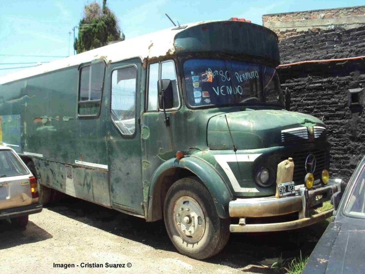 Mercedes-Benz 1114 - El Indio - Furgon Multicargas
S.403869 - SVZ423
http://galeria.bus-america.com/displayimage.php?pos=-17934
Imagen - Cristian Suarez ©
Palabras clave: Cristian Suarez © Cristian_EDO Mercedes Benz 1114 Furgon El Indio