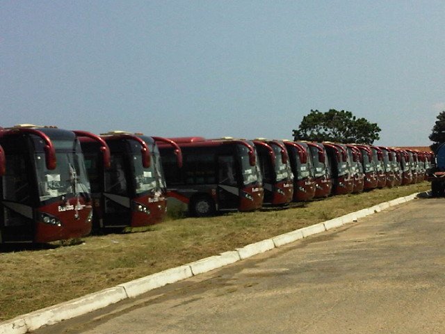 Yutong ZK6896HGA (en Venezuela) - BusCaracas 14xx
Primer lote de microbuses urbanos 6896 para BusCaracas, MetroBus y Fontur. Ideales para rutas urbanas de poca densidad o con espacio de calles reducido. Tomada al momento en que fueron a retirarlos de la aduana del puerto. Ya los primeros están en servicio en Los Teques operando una ruta de MetroBus. Foto tomada por Carlos Mendez.
Palabras clave: Yutong Cummins BusCCS MetroBus Caracas