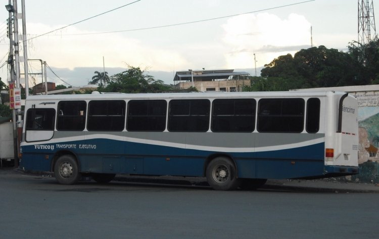 Volkswagen 16.210 CO Euro II - Neobus Mega (En Venezuela) - Transporte Yutico 009
07AA5EA
Descansando tras llegar de Carrizal operando como Transporte de Personal, la rama fuerte de ésta empresa
Palabras clave: Volkswagen Neobus Mega Yutico