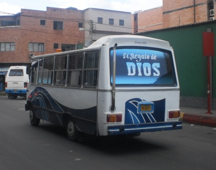 Mercedes-Benz LO-608D - Caio Carolina (En Venezuela) - A.C. Pan de Azúcar - El Nacional 06
AD4437
El Regalo de Dios. Repintado y renovado hace poco tiempo. Tomada como parte del "Desfile de Cumpleaños" que llevé a cabo el día de mi cumpleaños número 23
Palabras clave: Caio Mercedes-Benz