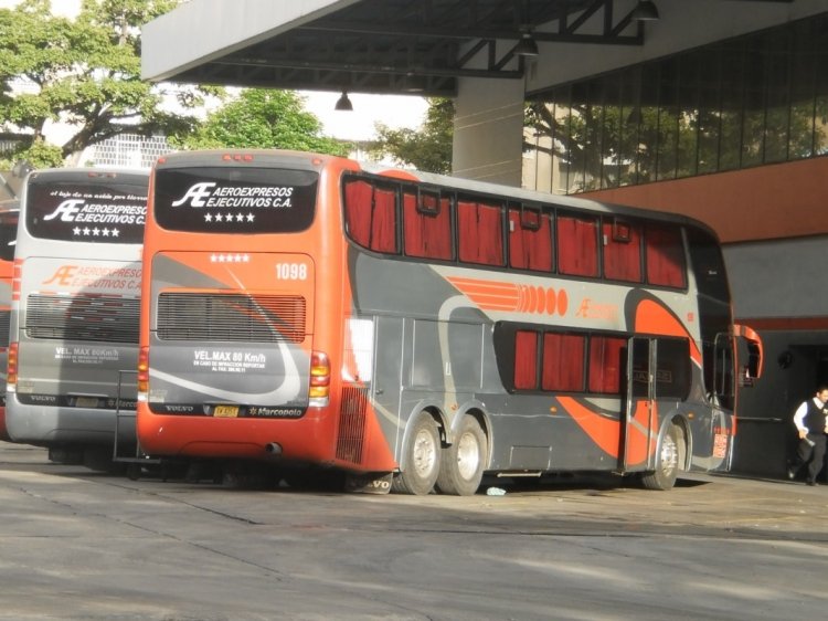Volvo B12R - Marcopolo Paradiso G6 1800DD (en Venezuela) - Aeroexpresos Ejecutivos 1098
AW435X
Embarcando en el terminal privado de la empresa, con destino a Valencia. Colores actuales. La unidad de al lado es la 1086.
Palabras clave: Volvo Marcopolo