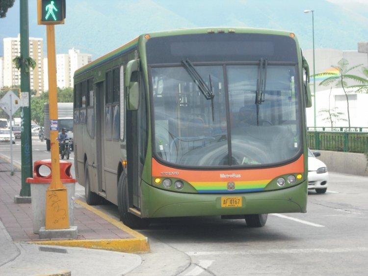 Volvo B7R - Busscar Urbanuss Pluss (en Venezuela) - MetroBus Caracas 523
AF4167.
Recien llegado de cubrir ruta. Actualmente los Busscar son la columna vertebral de la flota de MetroBus Caracas.
Palabras clave: Busscar Volvo