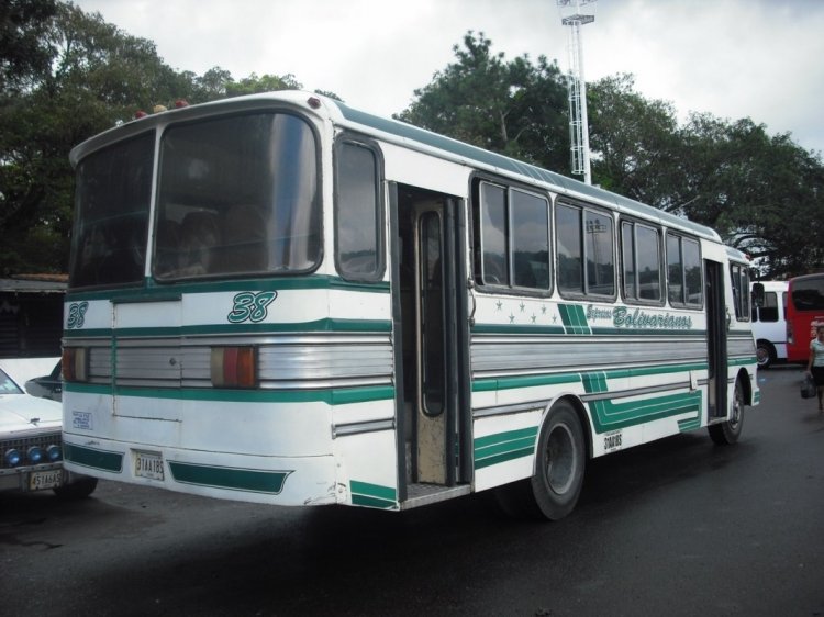 Ford F-750 - C.Andinas - Expresos Bolivarianos 38
31AA18S
http://galeria.bus-america.com/displayimage.php?pos=-19934
Servicio Internacional de Media Distancia, del tipo Deja 
y Recoje (Lechero) entre San Cristóbal y Cucuta, en Colombia.
(Venezuela)
Palabras clave: CAndinas Ford