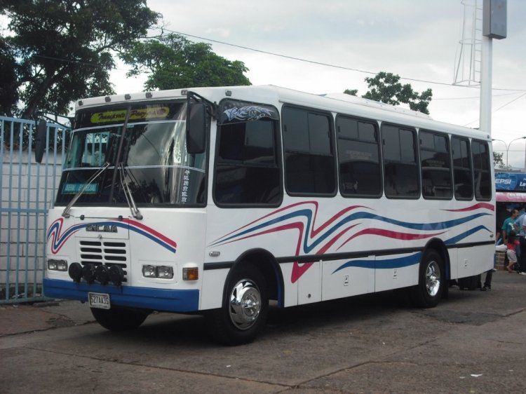 Encava E-NT610 Special - A.C. Transporte Paez 47
527AA3S
Modelo Special, que reemplazó al ExtraLargo. Al momento de la foto la unidad iba habilitada por Expresos Los Llanos para Maracaibo.
(Venezuela)
Palabras clave: Encava Isuzu