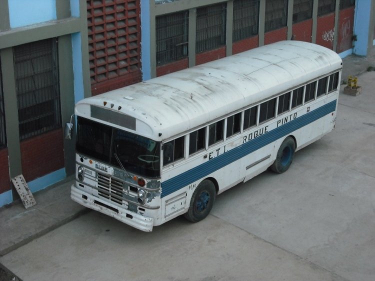 Blue Bird Micro Bird (en Venezuela) - ETI Roque Pinto 01
Transporte Escolar de la Escuela Técnica Industrial "Roque Pinto"
Palabras clave: Blue Bird Cummins