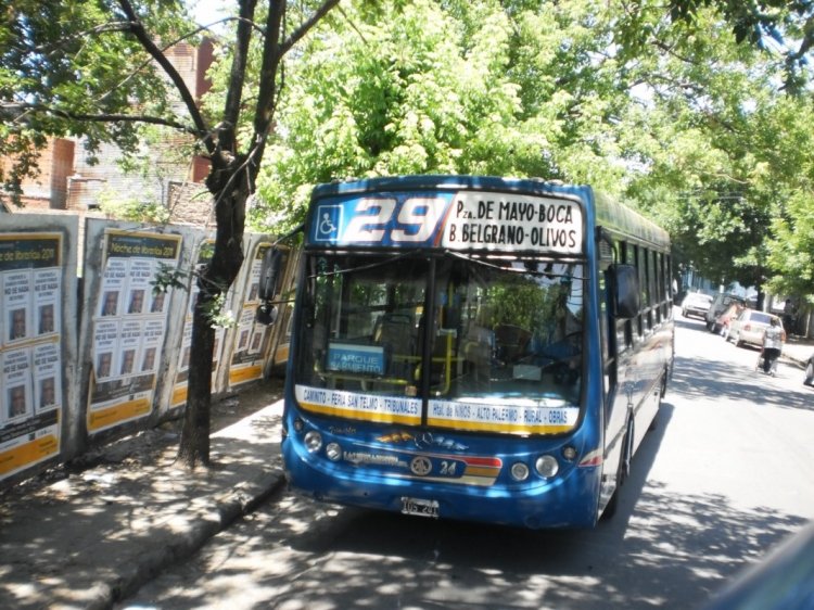 Mercedes-Benz OH-1315L-SB - Metalpar Tronador - E de T. Pedro de Mendoza 24
IDS-241
Tomada desde un bus de Turismo en La Boca (Argentina).
Palabras clave: Mercedes-Benz OH-1315L-SB Metalpar