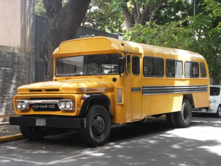 GMC Viking - Superior Coach Convencional Largo (En Venezuela) - Transporte Escolar
E-00980
http://galeria.bus-america.com/displayimage.php?pos=-28110

Opera para el Colegio Santo Domingo de Guzmán
Palabras clave: Superior Coach Caracas Chevrolet GMC Escolar