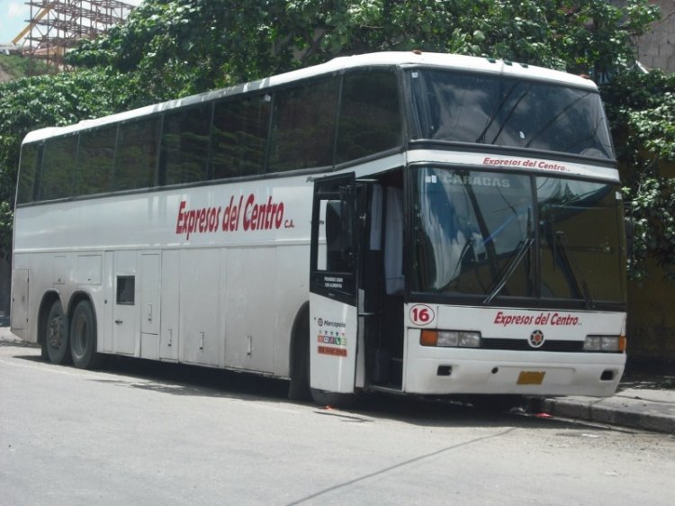 Volvo B12B - Marcopolo Paradiso Gv1450 (en Venezuela) - Expresos Del Centro 16
AI094X.
Ex. 60x de Expresos Alianza, 2010 de Global Express y 1028 de Expresos San Fernando. Recibiendo mantenimiento de rutina en el área de garajes de Las mayas. Actualmente se desconoce el paradero de éste carro, luego de un percance en Maracaibo donde el conductor lamentablemente perdió la vida.
Palabras clave: Volvo Marcopolo