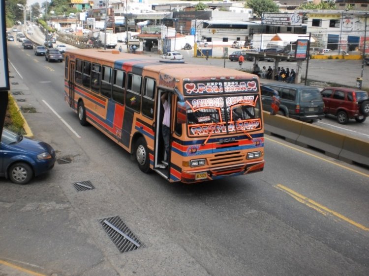 Encava E-NT3200 - Expresos Pegamar 19
AC5028
Escudería El Africano. Tomando la Carretera Panamericana como desvío de la Autopista Regional del Centro, por motivos de fuerza mayor (Venezuela).
Palabras clave: Encava Cummins