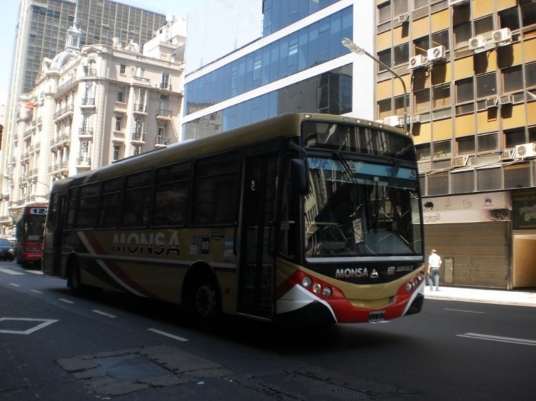 Agrale MT15.0 LE - Metalpar Iguazú - Monsa 6517
JLU-612
El primero de muchos "60" que vería en el viaje (Argentina).
Palabras clave: Metalpar Agrale