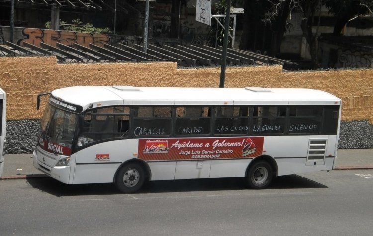 International 3000RE - Reco Citybus (en Venezuela) - Transuvar 01
Primeros buses mexicanos en llegar al país luego de varios años. Transuvar es el acrónimo de Transporte Social Urbano de Vargas, empresa propiedad de la Gobernación del Estado Vargas.
(Venezuela)
Palabras clave: Reco Citybus International