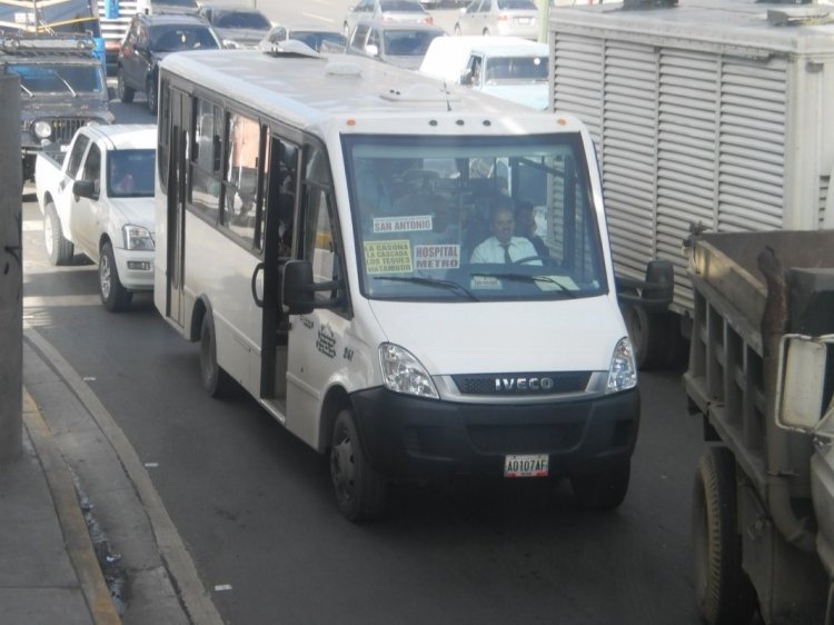 Iveco Daily 70C16HD - Intercar New Borota - U.C. San Antonio S.C. 261
A0107AF
Primera foto que saqué de un bus con éste chasis.
(Venezuela)
Palabras clave: Iveco Intercar