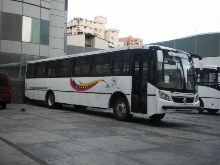 International 3000FE - Reco Citybus (en Venezuela) - Min. para el Servicio Penitenciario BE-0x
Usados como Transporte de Prisioneros. Primer modelo mexicano que llega al país en varios años. Ésta unidad no había terminado de recibir los rotulados diseñados para su identificación.
Palabras clave: Reco Citybus International