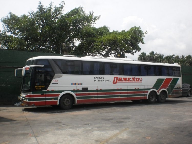 Mercedes-Benz O-500RSD - Comil Campione Vision 3.65 (para Perú) - Expreso Internacional Ormeño 1312
A5J-756
Parado en el terminal privado de Expresos Camargüí, luego de llegar la noche anterior proveniente de su viaje desde Lima (pasando por Ecuador y Colombia) hasta Caracas.
(Circulando en Venezuela)
Palabras clave: Comil Mercedes-Benz Ormeño Internacional
