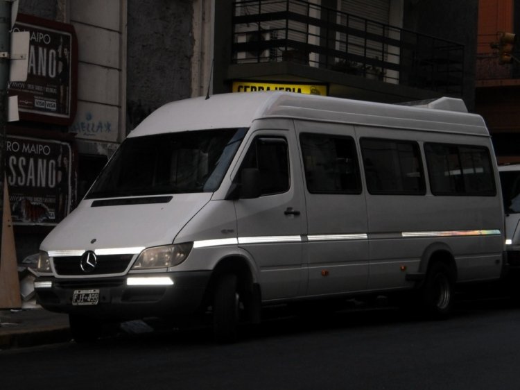 Mercedes-Benz Sprinter 413cdi - Particular
FJI-499
En nuestra primera salida luego de llegar a Argentina. Aproveché de que la Av. Tucumán estaba cerrada entre Riobamba y Córdoba por un concierto local. De mis fotos preferidad por el efecto de las cintas reflectivas (Argentina).
Palabras clave: Mercedes-Benz Sprinter