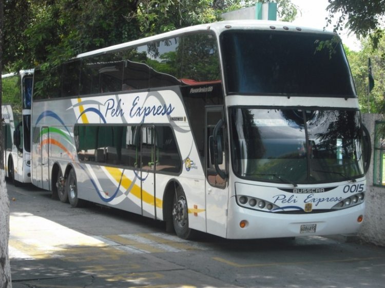 Volvo B12R - Busscar PanorâmicoDD (en Venezuela) - Peli Express 0015
6086A9S.
Parado a la espera de su turno de embarque en el terminal privado del Grupo Flamingo.

Busscar Ônibus S.A. (+2012)
Palabras clave: Busscar Volvo