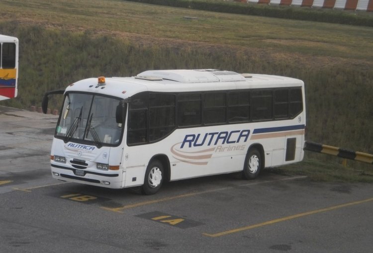 Mercedes-Benz OH-1420-59 - Servibus de Venezuela Milenio Intercity - Rutaca Airlines 18
AA849TA
Opera como apoyo de operaciones en tierra de la aerolínea Rutaca (Rutas Aéreas C.A.) (Venezuela) en el Aeropuerto Internacional Simón Bolívar (Venezuela).
Palabras clave: Mercedes-Benz Servibus