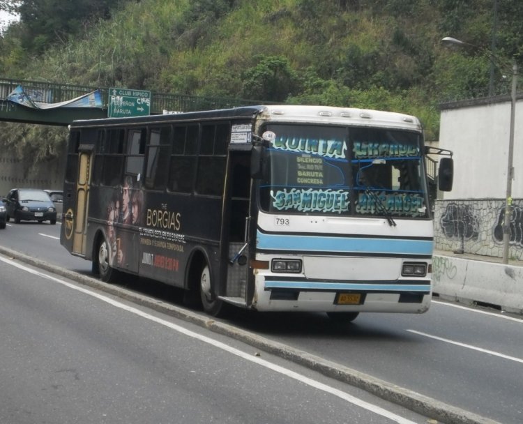 Mercedes-Benz OH-1420-59 - Intercar Urbano Grande - Transporte Lisur 2010 048
AD5532
Faros delanteros cambiados (Venezuela)
Palabras clave: Intercar Mercedes-Benz