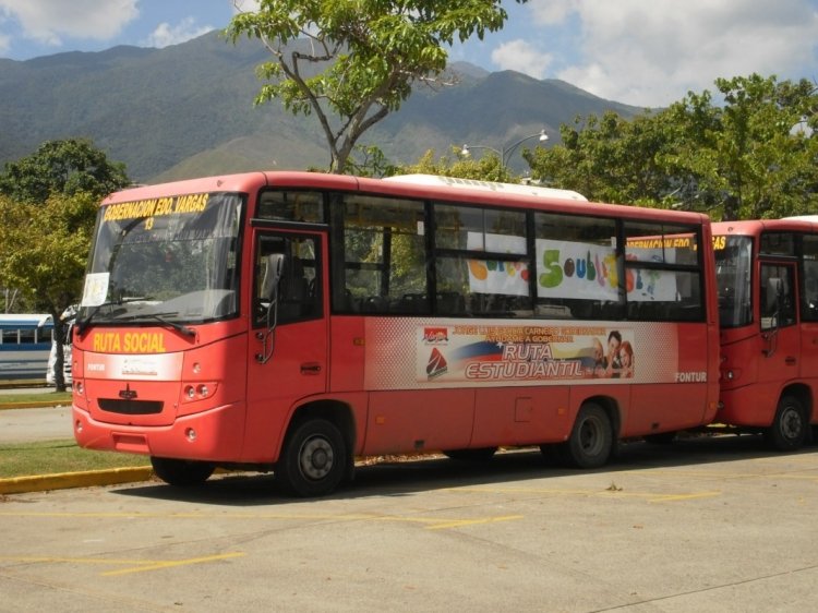 Maz 256 (en Venezuela) - Transuvar 13
Operando para un Plan Vacacional. Entregado por Fontur para servir en rutas estudiantiles en el Estado Vargas.
Palabras clave: Maz Deutz