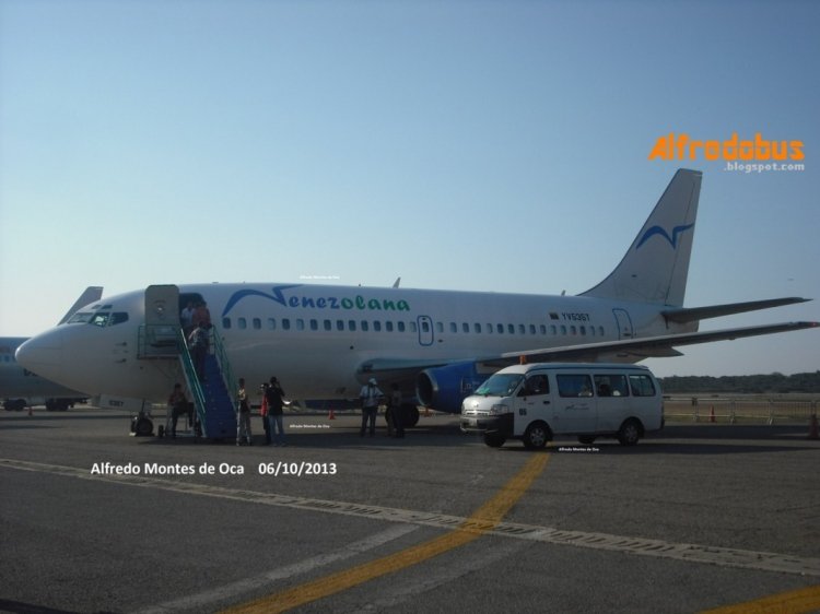 Kia Pregio Grand (En Venezuela) - Venezolana Ravsa 06
AB078GK
Dos chanchas por el precio de una foto. Actualmente uno de los pocos aviones que vuelan en la empresa luego de una crisis financiera tras los problemas de divisas
Palabras clave: Kia Pregio Venezolana
